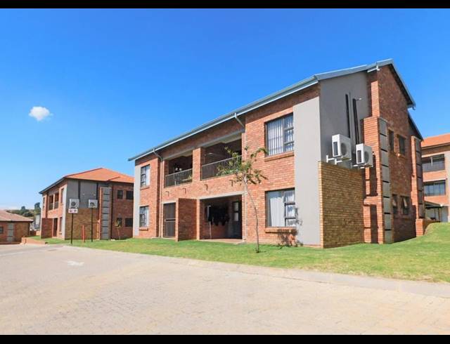 2 BEDROOM APARTMENT FOR SALE IN WILGEHEUWEL
